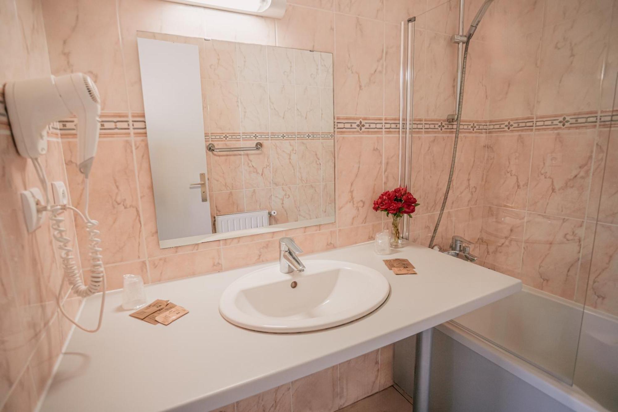 Hotel Le Montaigu Luz-Saint-Sauveur Dış mekan fotoğraf