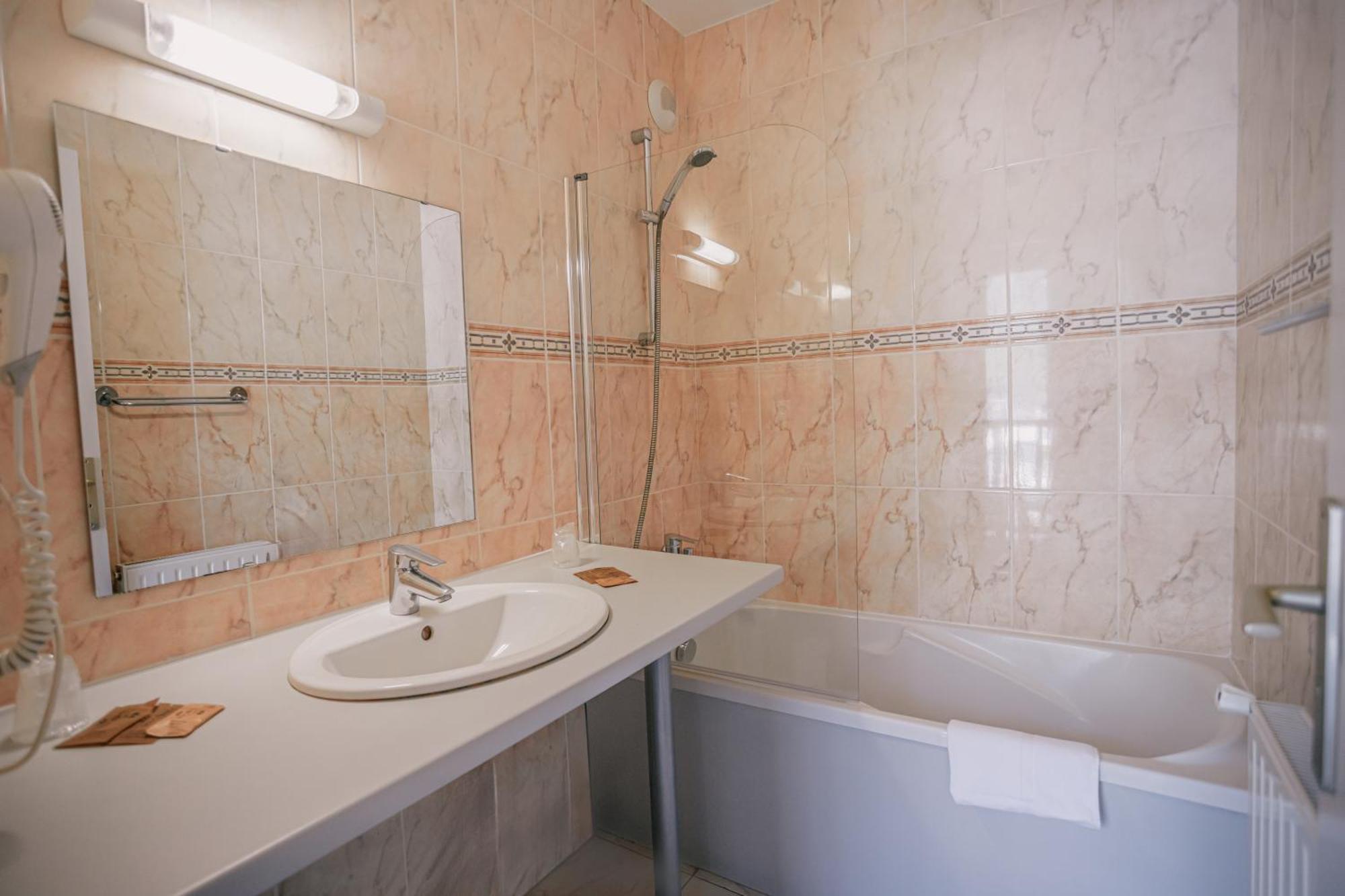 Hotel Le Montaigu Luz-Saint-Sauveur Dış mekan fotoğraf