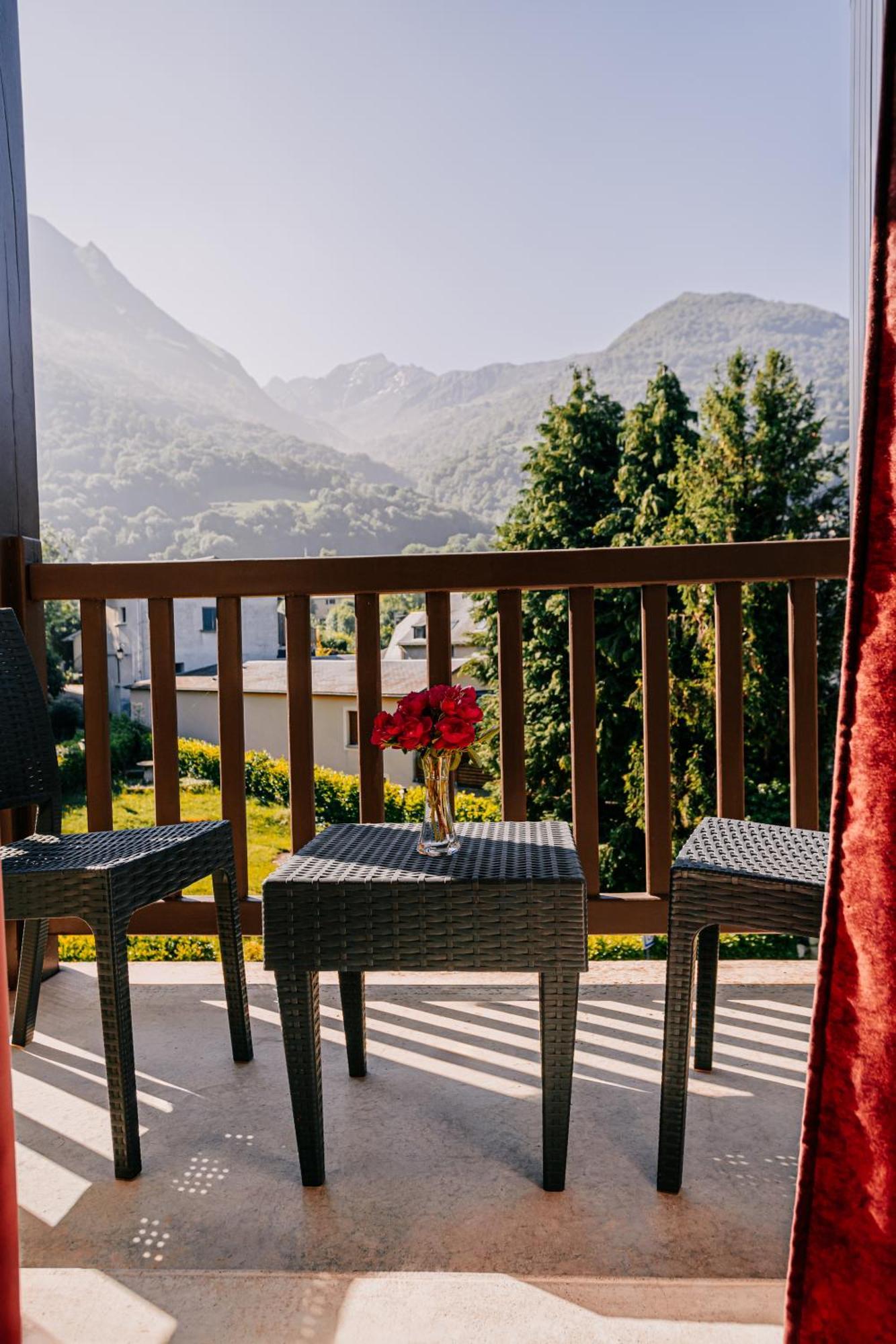 Hotel Le Montaigu Luz-Saint-Sauveur Dış mekan fotoğraf